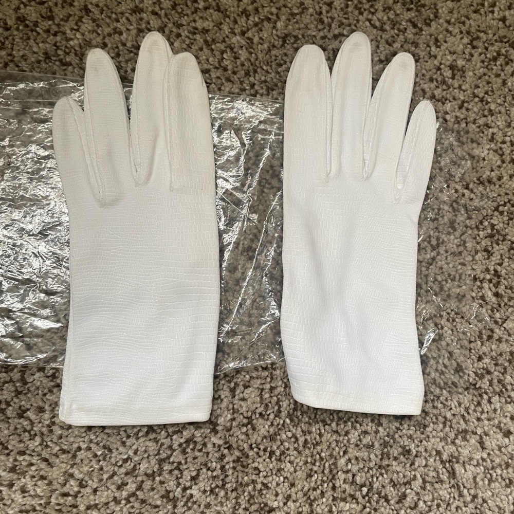 Elegant Vintage Miss Aris White Gloves